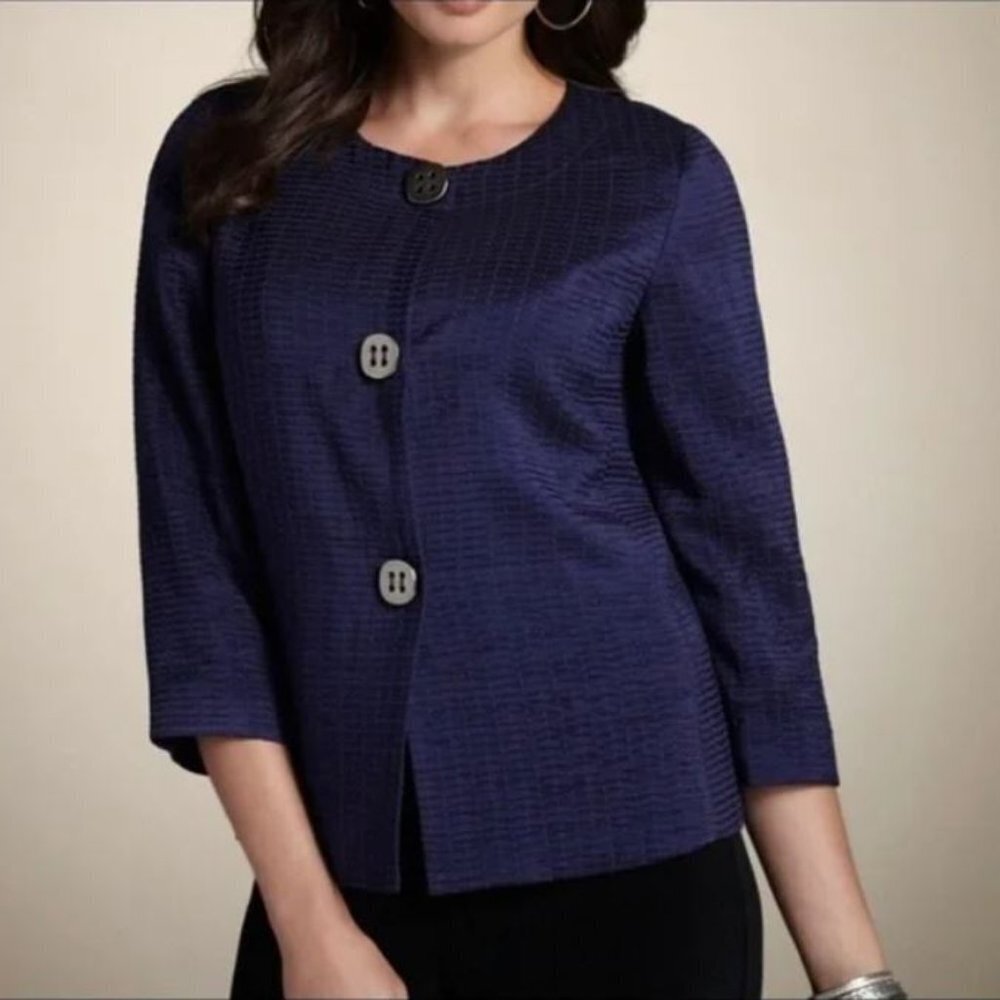 NWT New Chico's TRAVELERS COLLECTION Texture Button Mandy Jacket Size 2 US L